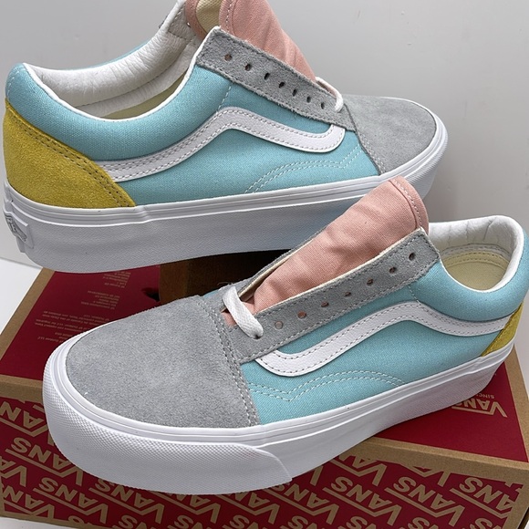 Vans WMNS Old Skool Platform (Color Block) Pastel/True
VN0A5KRG80J
Platforms - Picture 9 of 16